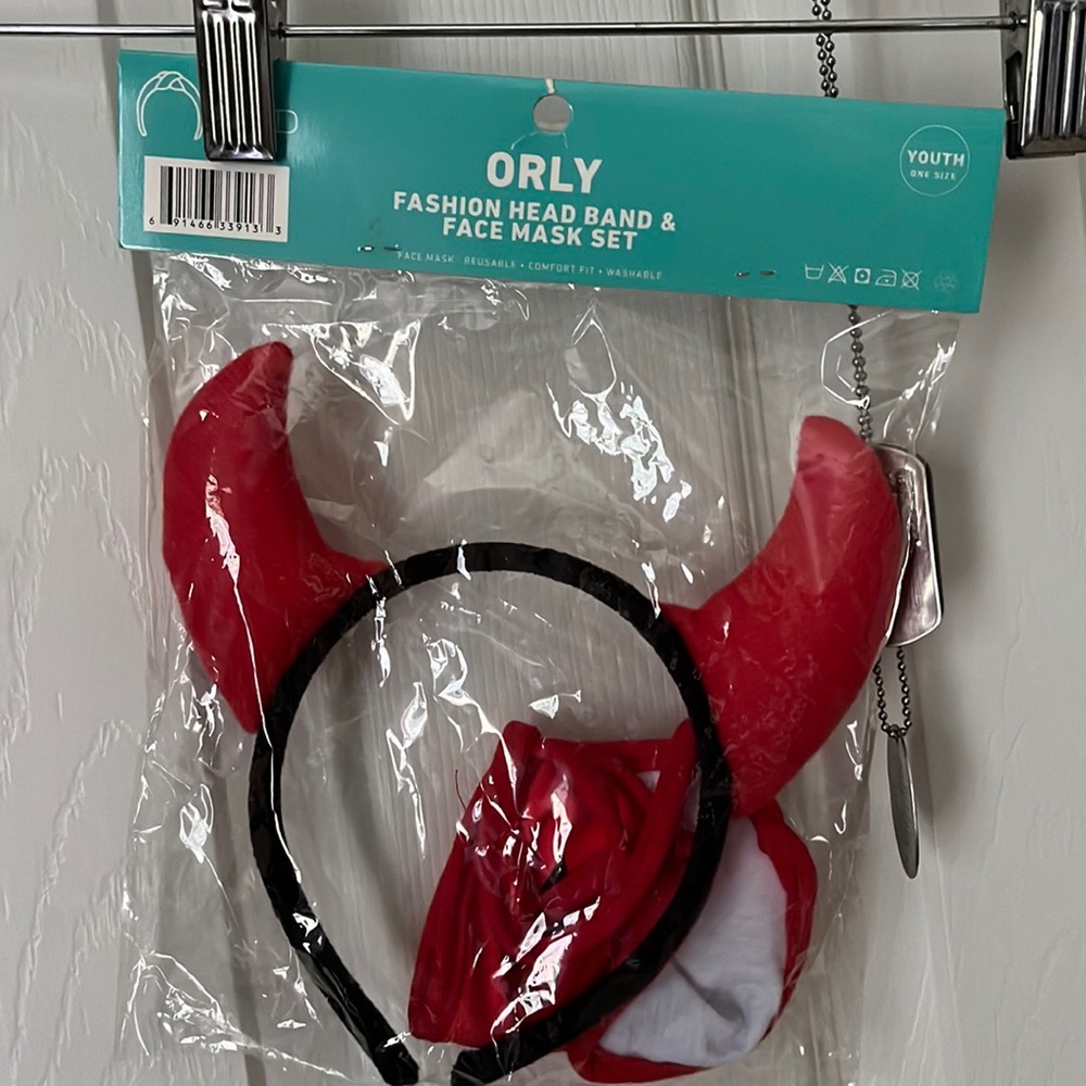 Mask and horns set